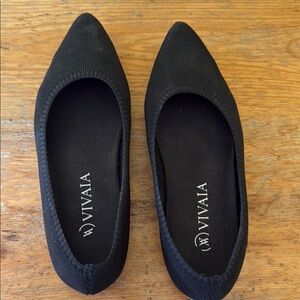 Vivaia Women's Classic Black Flats